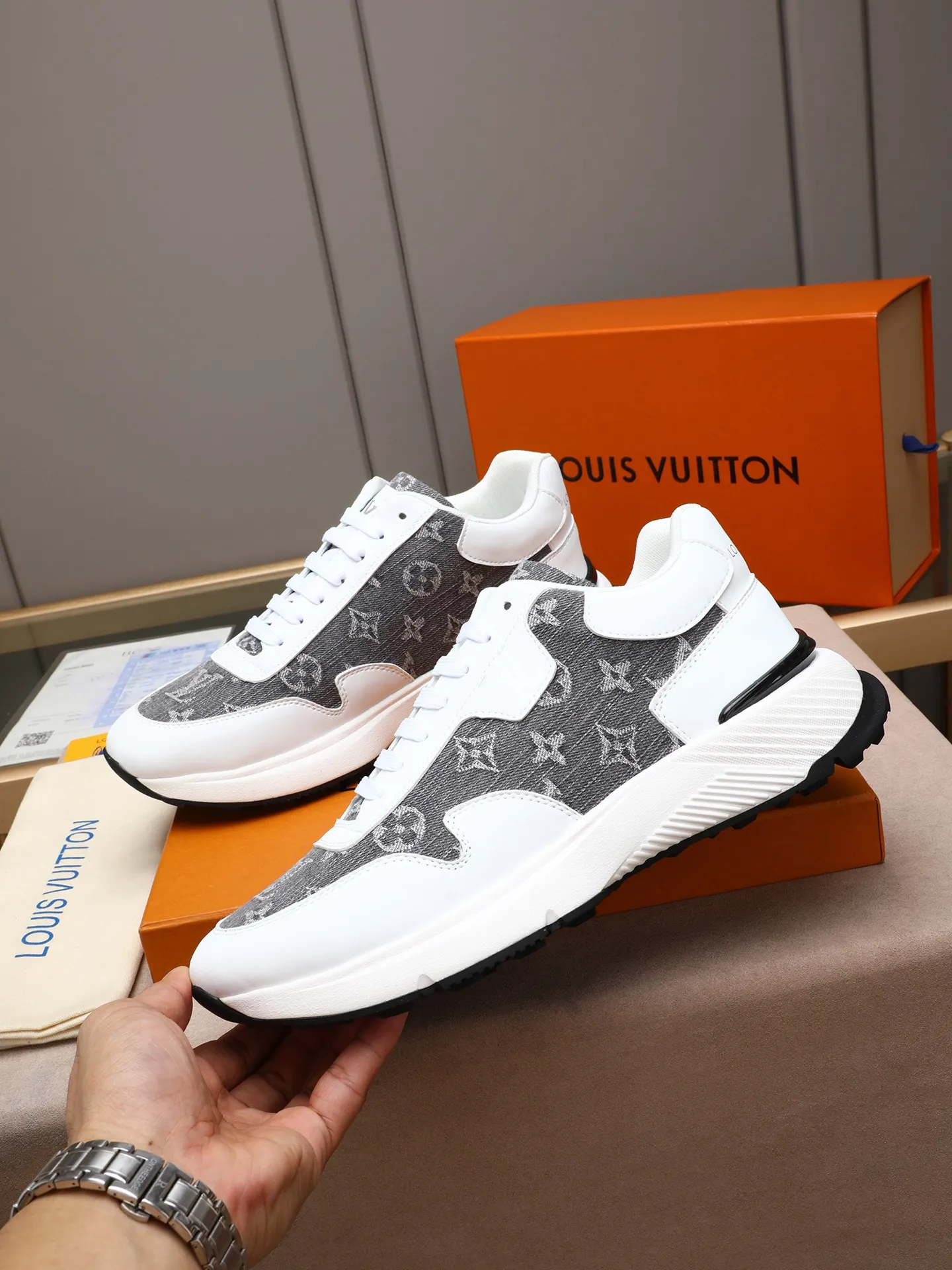 Men's shoes 💰460 Brand: LOUIS VUITTON Louis Vuitton LV Size: 38 39 40 41 42 43 44 (45 customized) Fabric: original cowhide cowhide 🔸Inside of: mesh 🔺Sole: counter foam outsole